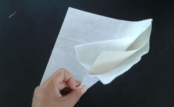 復(fù)合土工膜不但防滲力強還兼有排水功能